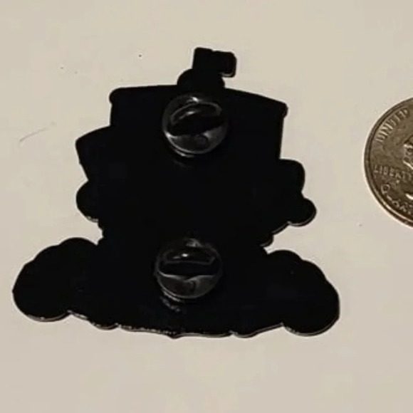 Hello Kitty x One Piece Pirate Ship Enamel Pin – Adorable Crossover Collectible - Picture 5 of 5